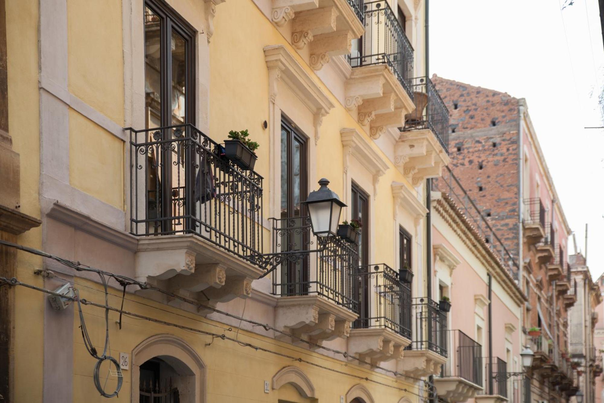 Sisto18 Bed & Breakfast Catania Bagian luar foto